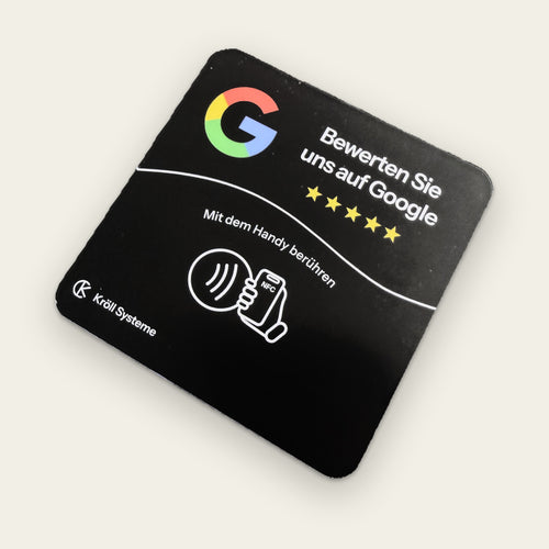 Bewertungsplatte für Google aus schwarzem Acryl, freigestellt, schräg von oben